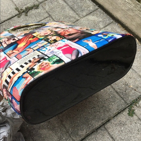 NEW- Pin-Up Girls Collage Purse - Picture 3 of 6